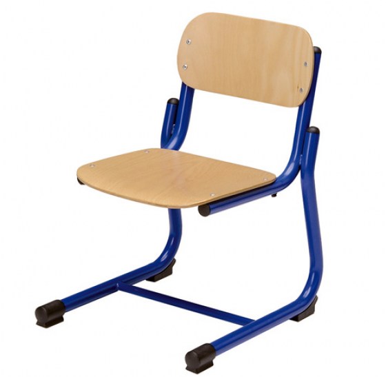 chaise-appui-sur-table-bois